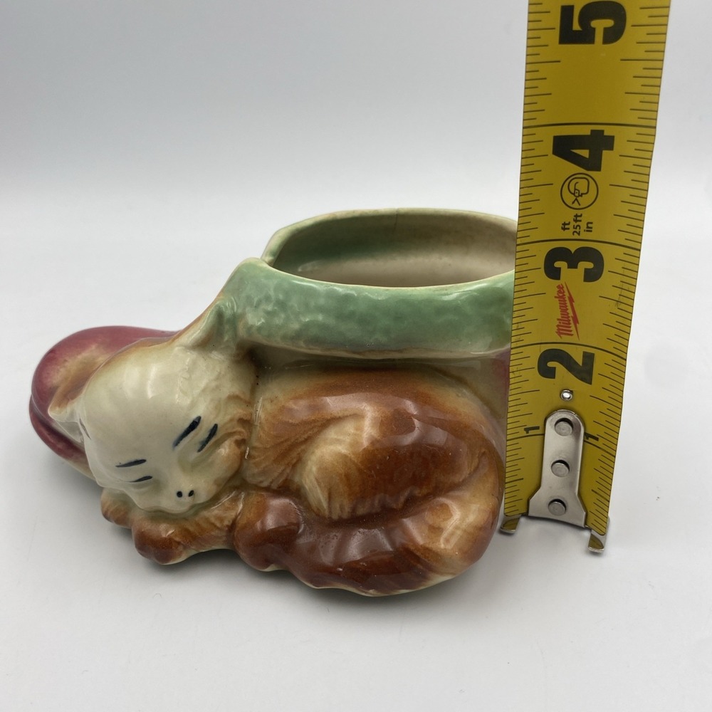 Vintage Shawnee Pottery Cat Kitten Curled Up With Boot Shoe Planter Red Green - Picture 7 of 7